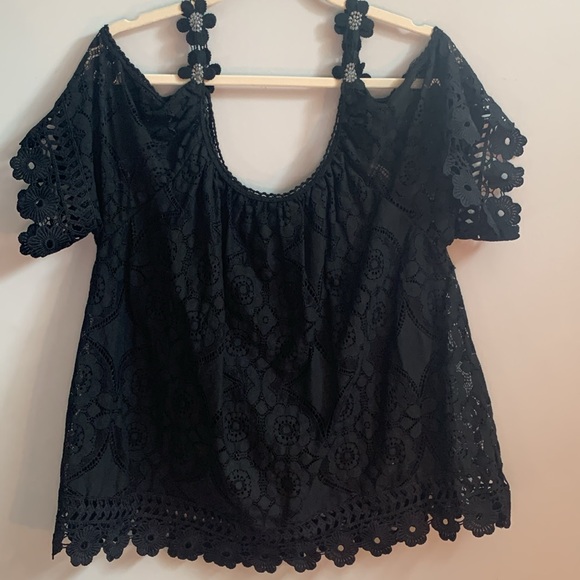 Dis Moi, stunning black Italian lace cold shoulder top, L-XL - Picture 2 of 11